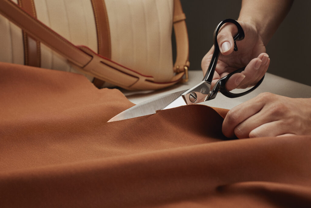 Louis Vuitton X Singer : quand l'automobile devient un terrain de savoir-faire 149 SF Keepall 45 Porsche 911 Reimagined by Singer Classic Turbo 02