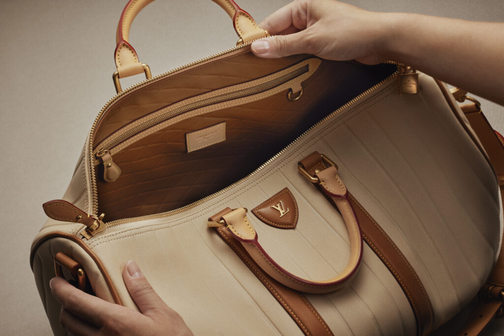 Louis Vuitton X Singer : quand l'automobile devient un terrain de savoir-faire 150 SF Keepall 45 Porsche 911 Reimagined by Singer Classic Turbo 03