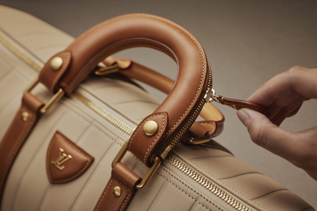 Louis Vuitton X Singer : quand l'automobile devient un terrain de savoir-faire 151 SF Keepall 45 Porsche 911 Reimagined by Singer Classic Turbo 04