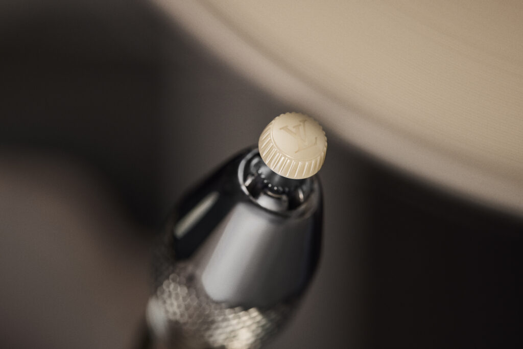 Louis Vuitton X Singer : quand l'automobile devient un terrain de savoir-faire 170 SF Tambour Ceramic Porsche 911 Reimagined by Singer Classic Turbo 09