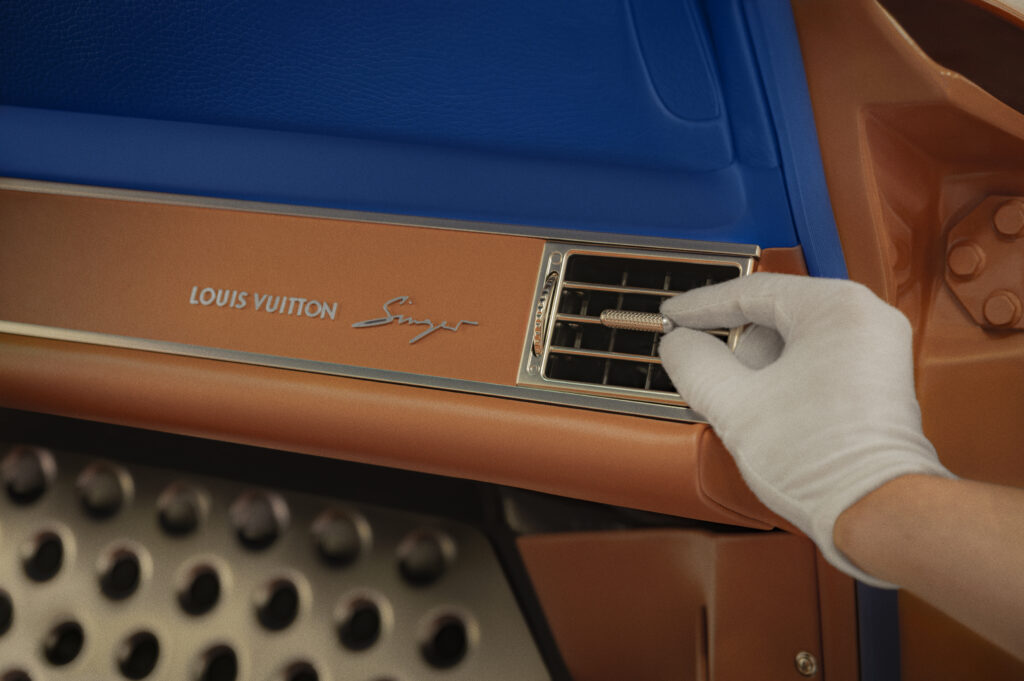 Louis Vuitton X Singer : quand l'automobile devient un terrain de savoir-faire 64 SF Vehicle Porsche 911 Reimagined by Singer Classic 01