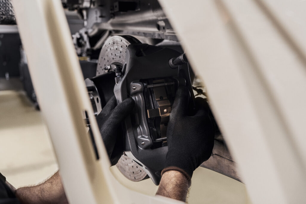 Louis Vuitton X Singer : quand l'automobile devient un terrain de savoir-faire 197 SF Vehicle Porsche 911 Reimagined by Singer Classic Turbo 06