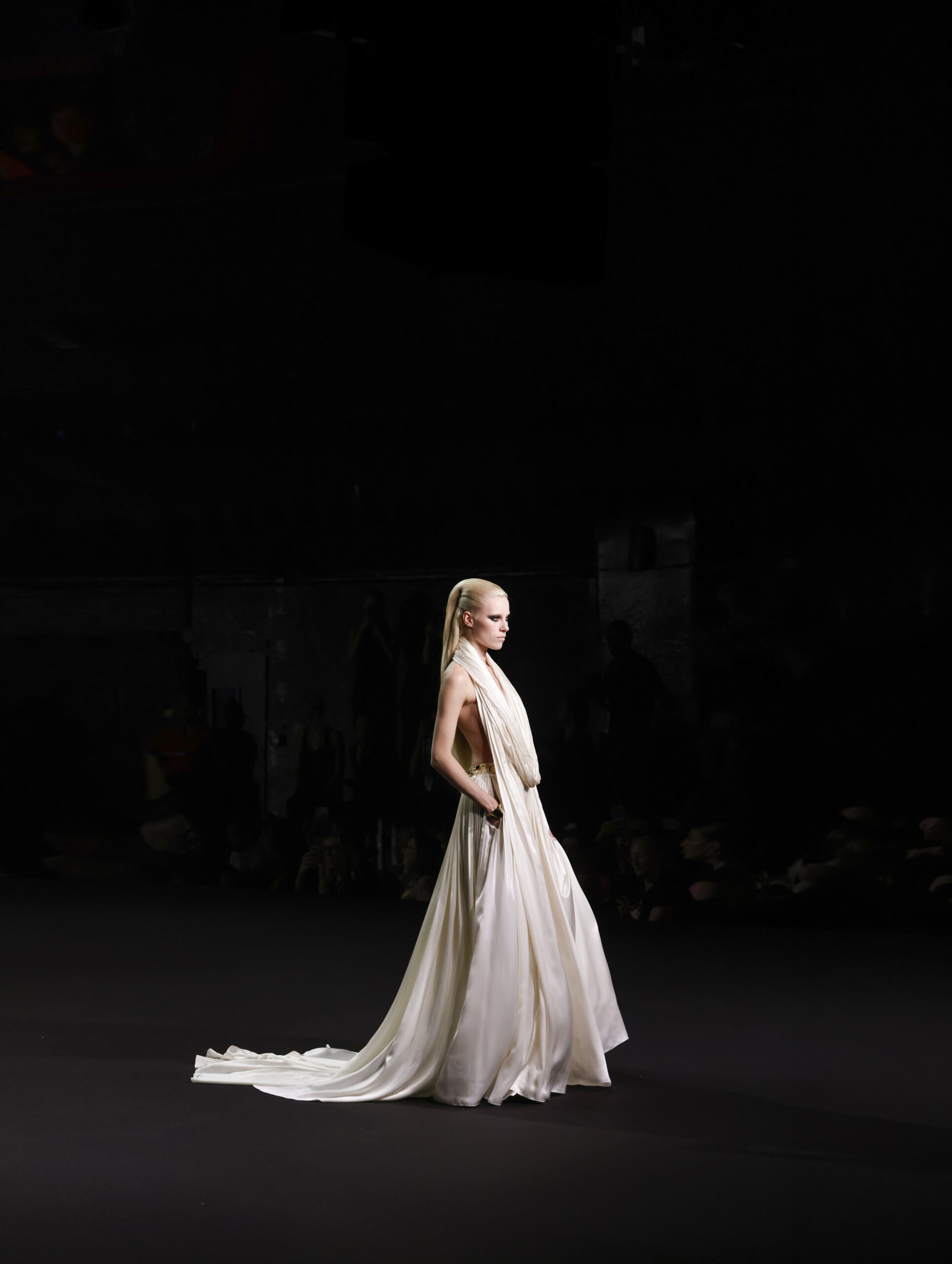 Stéphane Rolland et le fantôme de Dalida : quand la Haute Couture ressuscite une icône 31 SR HC FW2627 LOOK 008 scaled