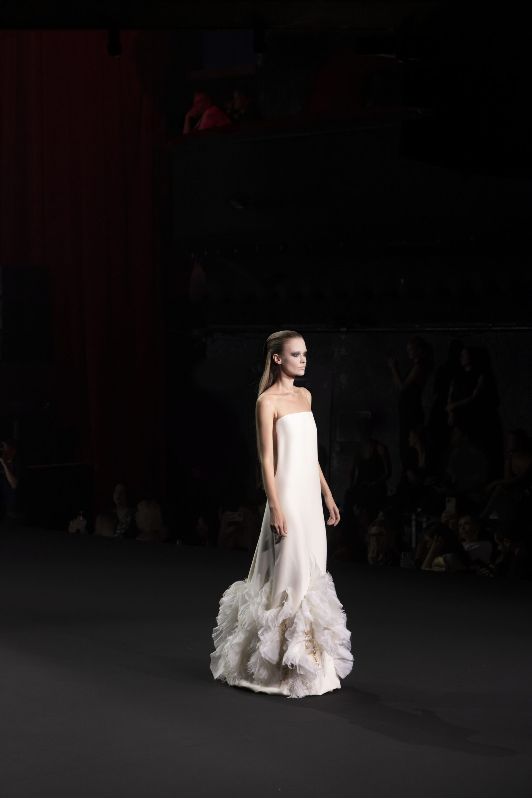Stéphane Rolland et le fantôme de Dalida : quand la Haute Couture ressuscite une icône 33 SR HC FW2627 LOOK 010 scaled