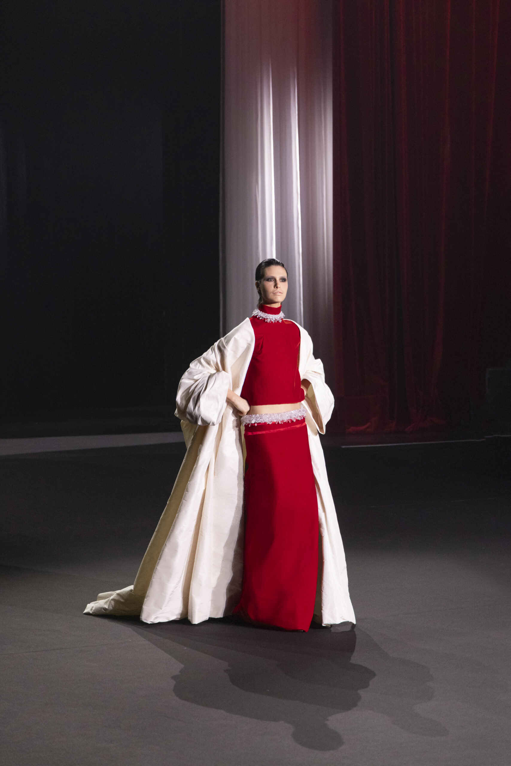 Stéphane Rolland et le fantôme de Dalida : quand la Haute Couture ressuscite une icône 38 SR HC FW2627 LOOK 015 scaled