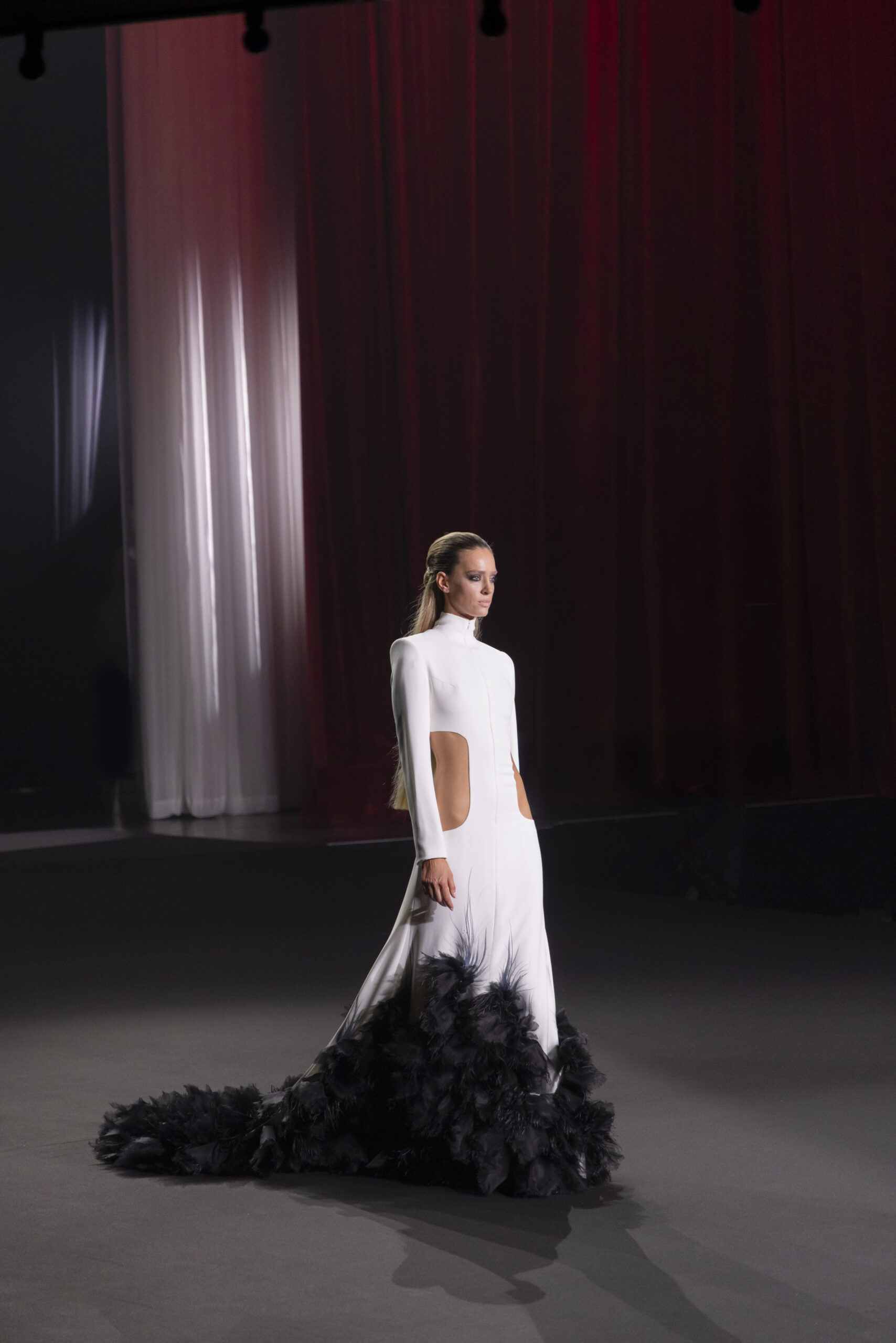 Stéphane Rolland et le fantôme de Dalida : quand la Haute Couture ressuscite une icône 47 SR HC FW2627 LOOK 024 scaled
