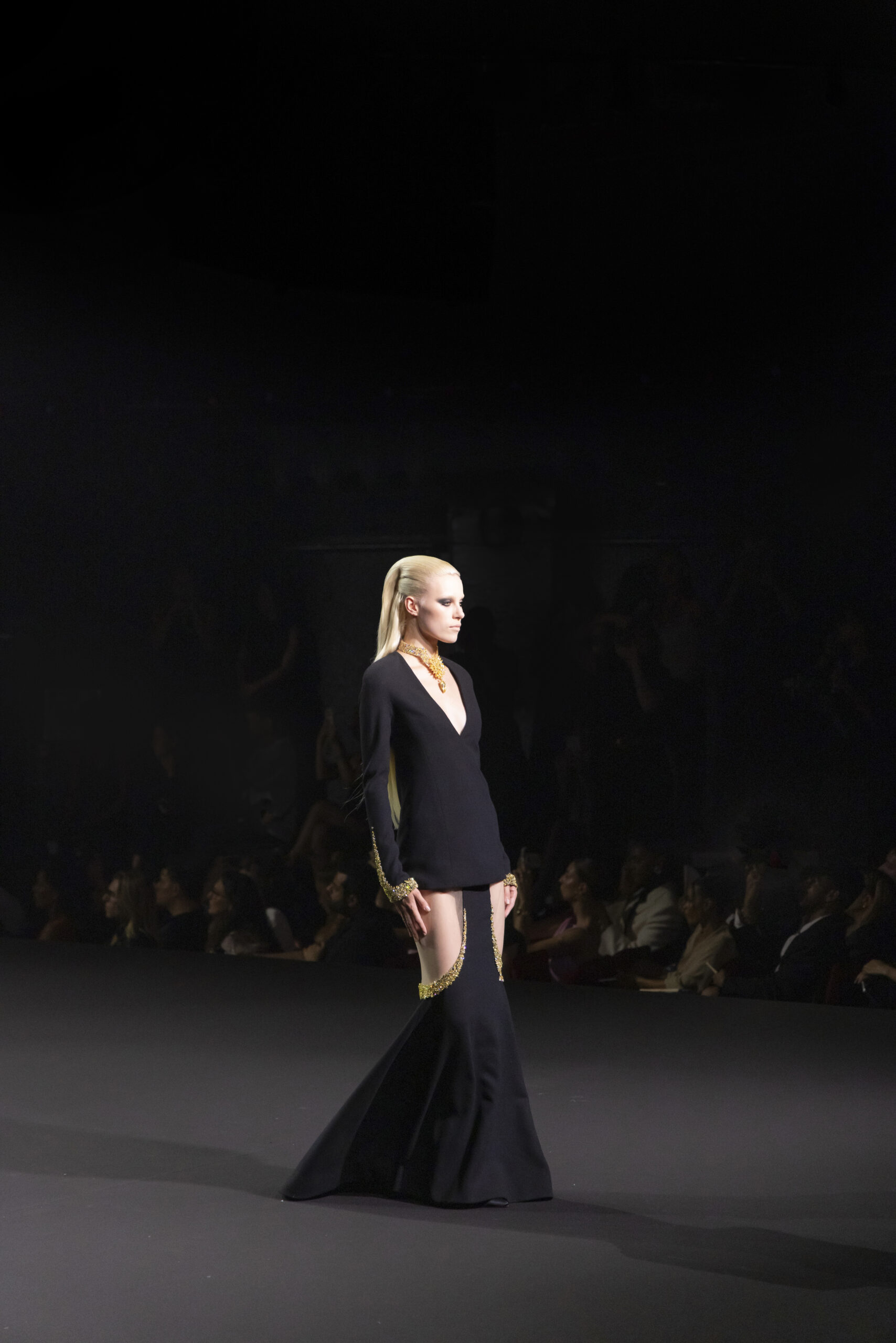 Stéphane Rolland et le fantôme de Dalida : quand la Haute Couture ressuscite une icône 48 SR HC FW2627 LOOK 025 scaled
