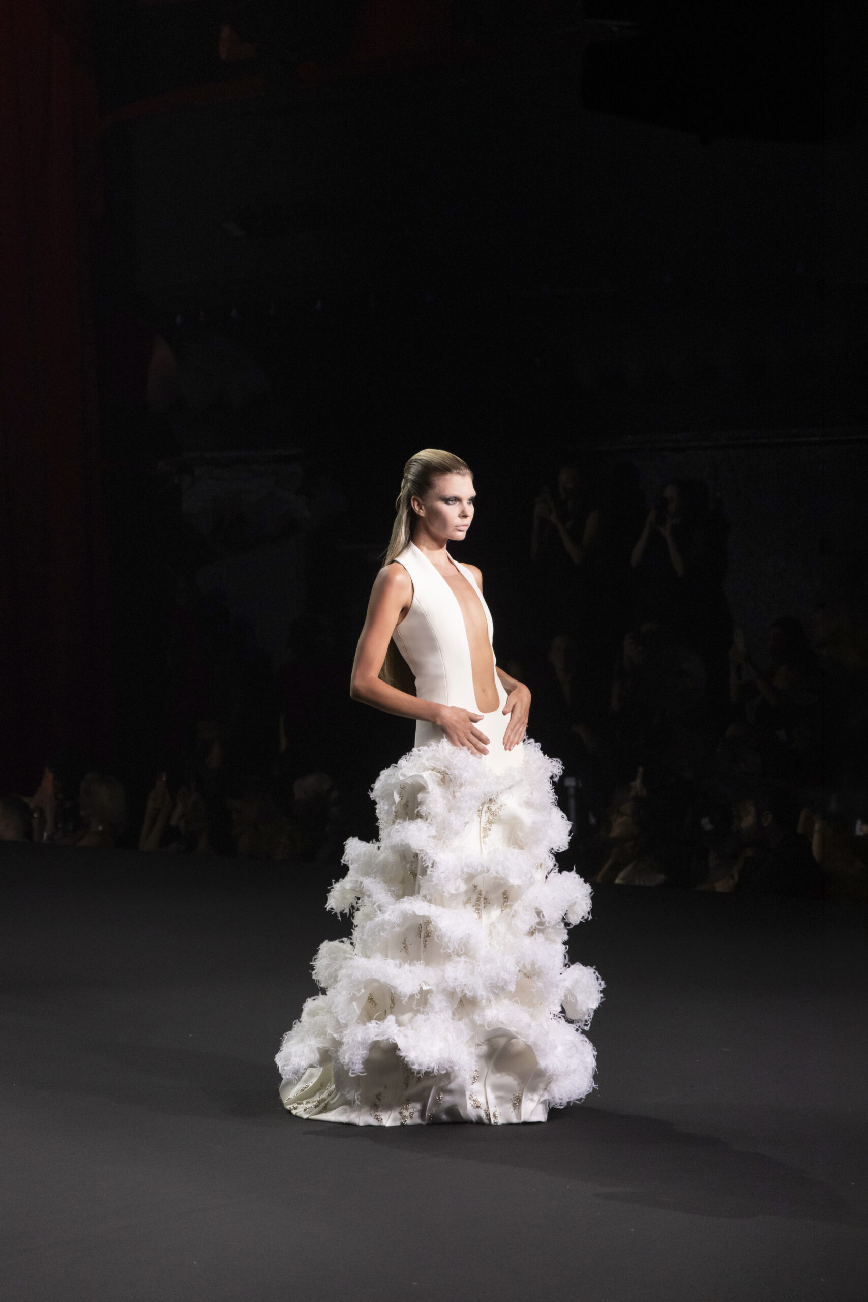 Stéphane Rolland et le fantôme de Dalida : quand la Haute Couture ressuscite une icône 51 SR HC FW2627 LOOK 028 scaled