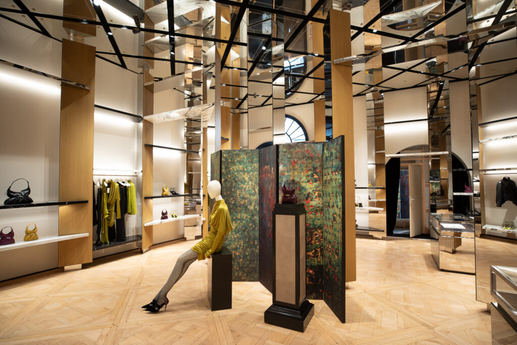 At Balmain, the window display depicts a disappearance 34 Saint Honore Inside 1