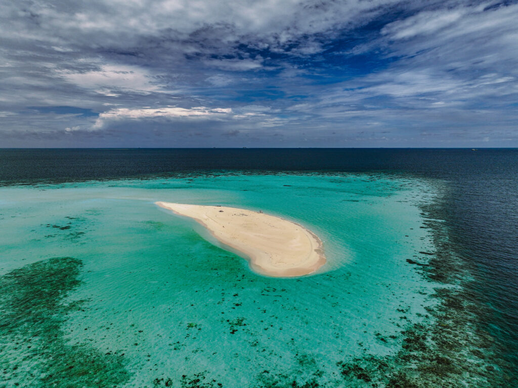 Falhumaafushi, le luxe à l'échelle d'un récif 41 TRMD AM 20022026 aerial island 04