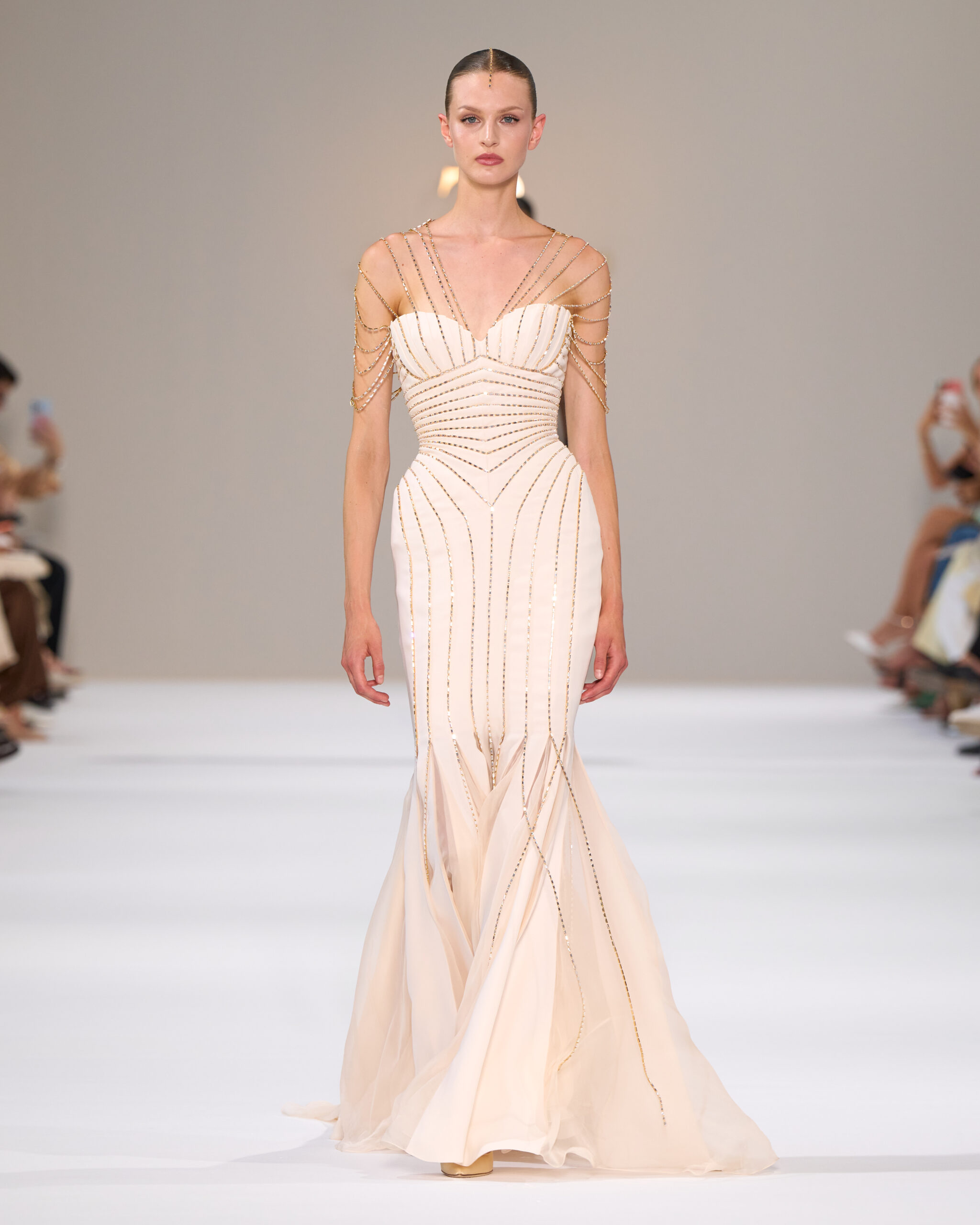 Tamara Ralph, L'Aube Couture: Back in Paris for an Ethereal Sense of Femininity 27 Tamara Ralph HC F26 002 scaled