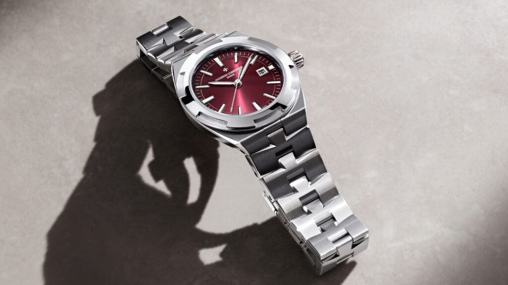 Vacheron Constantin : l'Overseas se met à la couleur de l'été 27 VAC Overseas SelfWinding 4600V 200A H127 StillLife 16x9 1