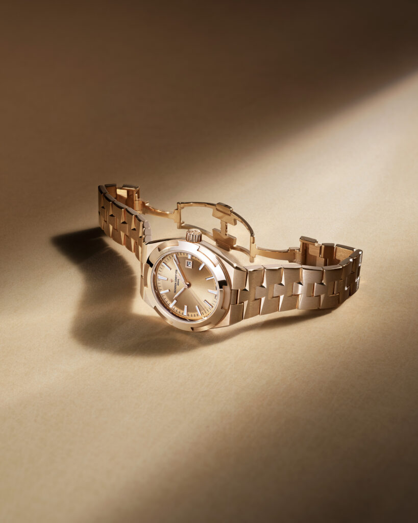 Vacheron Constantin : l'Overseas se met à la couleur de l'été 28 VAC Overseas SelfWinding 4600V 200R H128 StillLife 4x5 1