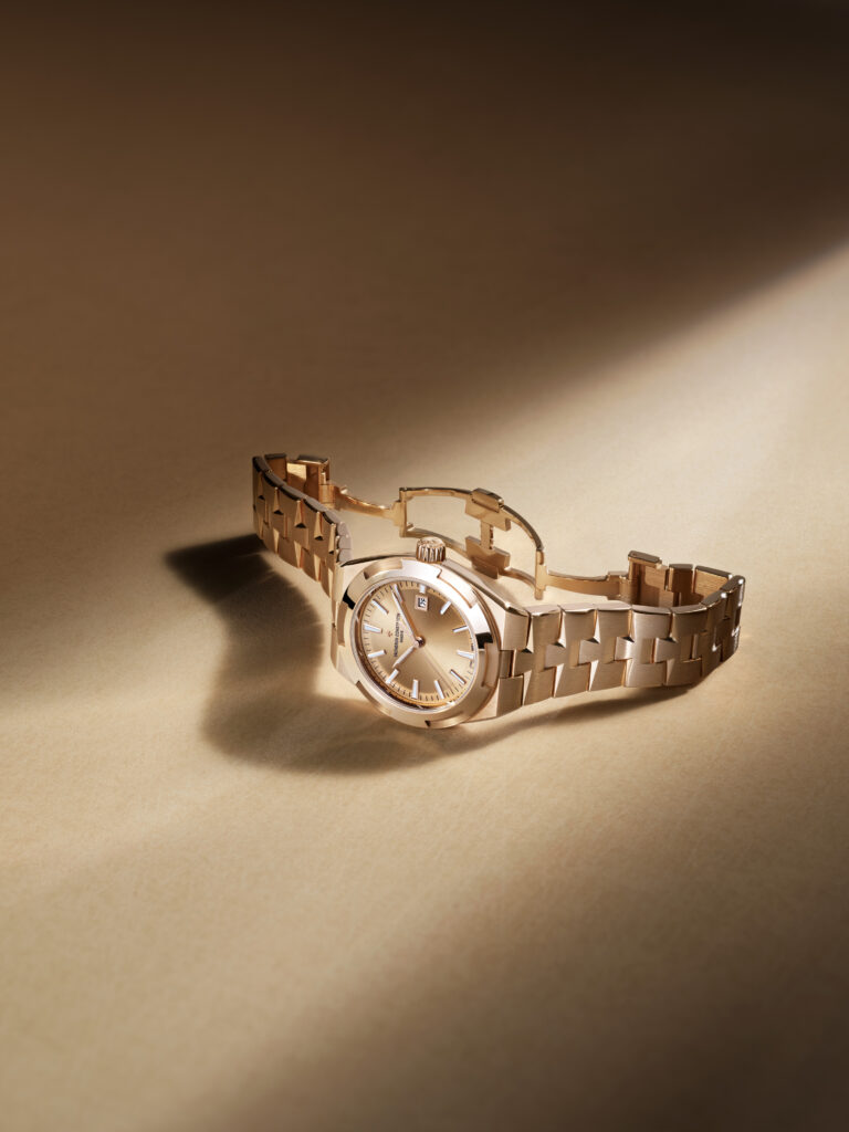 Vacheron Constantin : l'Overseas se met à la couleur de l'été 30 VAC Overseas SelfWinding 4600V 200R H128 StillLife master 1
