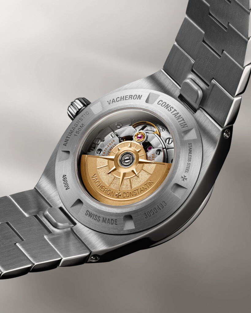Vacheron Constantin : l'Overseas se met à la couleur de l'été 31 VAC Overseas SelfWinding BACK 4600V 200A H127 1