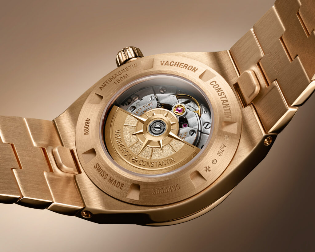 Vacheron Constantin : l'Overseas se met à la couleur de l'été 32 VAC Overseas SelfWinding BACK 4600V 200R H128 1