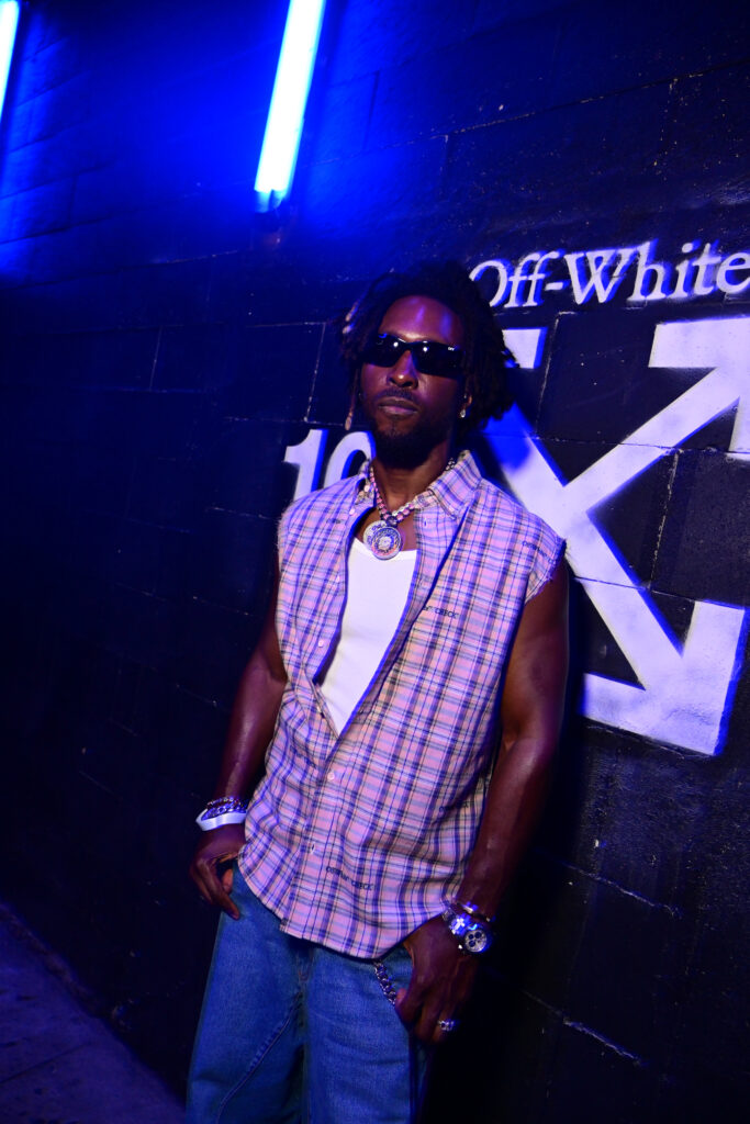 Off-White réunit dix créatifs à Paris pour prolonger l'héritage de Virgil Abloh 135 VAG 3122