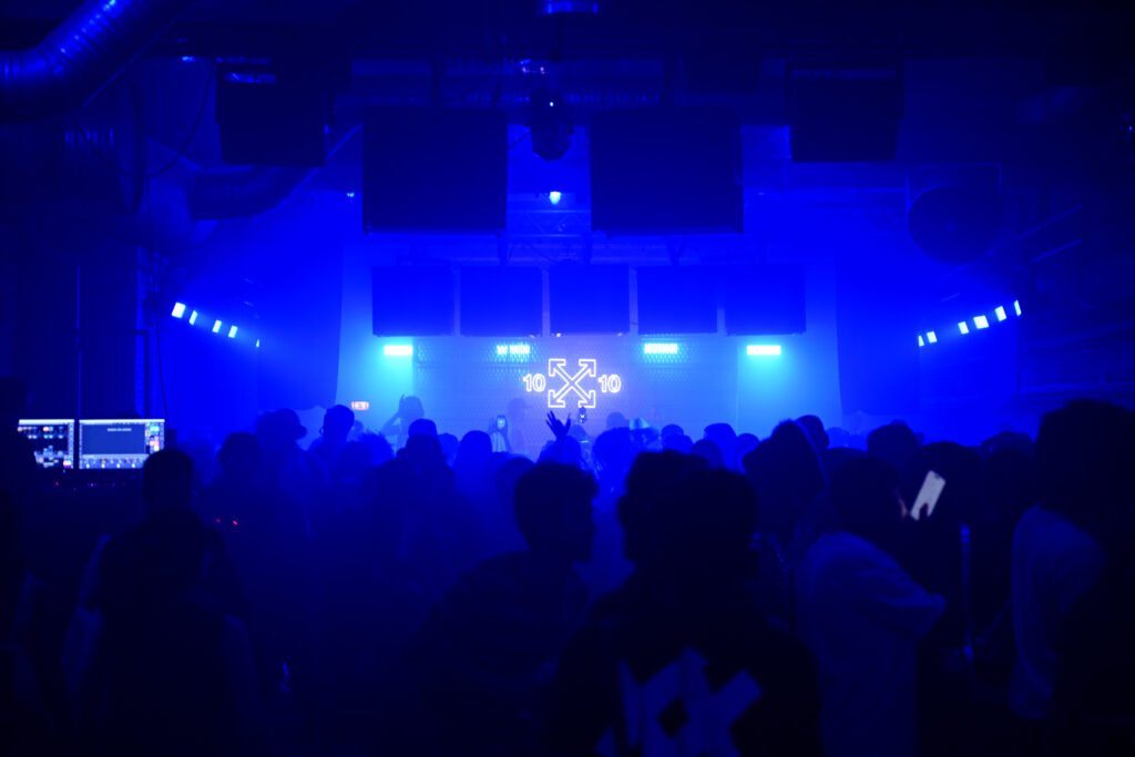 Off-White réunit dix créatifs à Paris pour prolonger l'héritage de Virgil Abloh 160 VAG 3307
