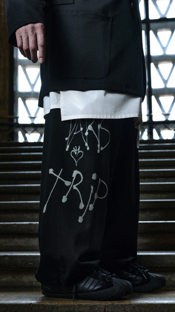 Y-3 FW26 : Mark Gonzales rhabille le vestiaire skate au Palais d'Iéna 36 Y 3 FW26 Mark Gonzales 9x16 12