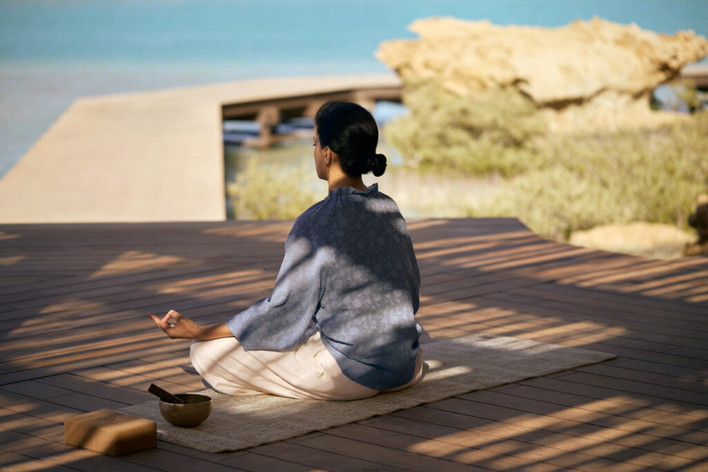 AMAALA veut réinventer le voyage bien-être. À quelle échelle peut-on encore appeler cela un sanctuaire ? 54 Yoga Pavilion Mangrove Lagoon