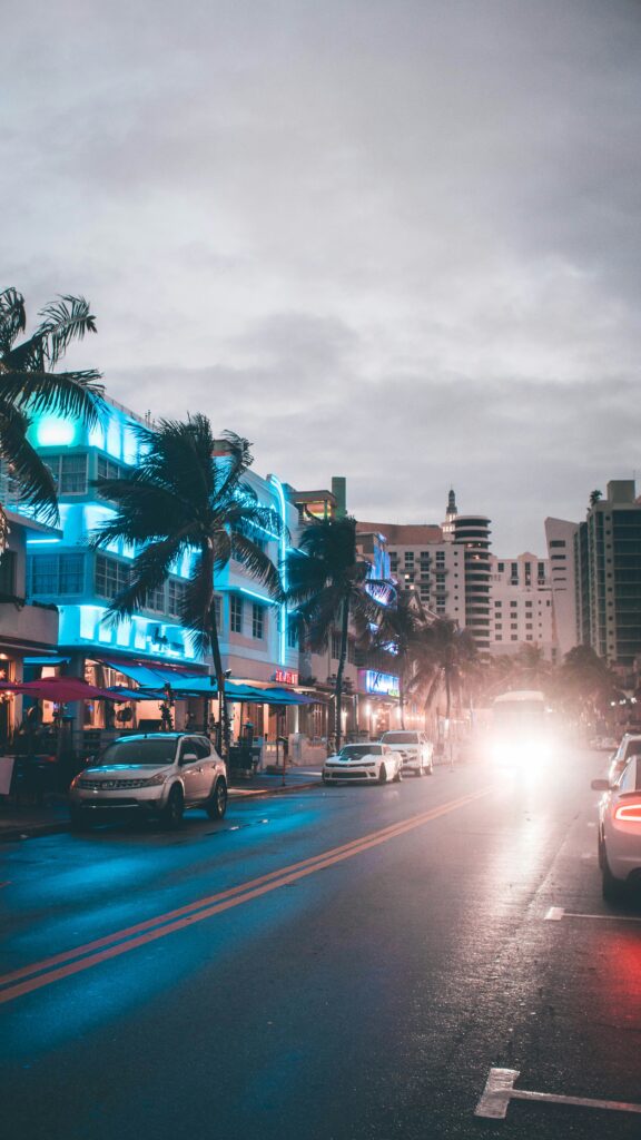Miami, capitale malgré elle du tourisme Y2K 25 andre tan e0y06kkszX0 unsplash