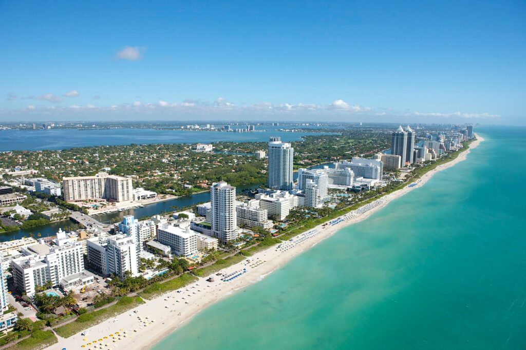 Miami, capitale malgré elle du tourisme Y2K 35 antonio cuellar KDS5lCrj ew unsplash