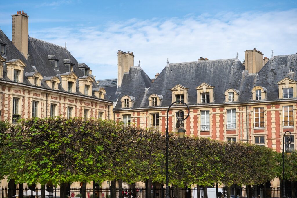 Paris, a Safe Haven: Why the World's Wealthiest Are Settling There for Good 27 chiemseherin houses 8327624 1920