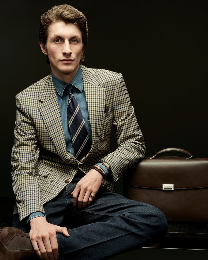 Dunhill dissèque le blazer anglais, veste par veste, jusqu'au fil de soie 25 dunhill Autumn Winter 2026 Campaign 1