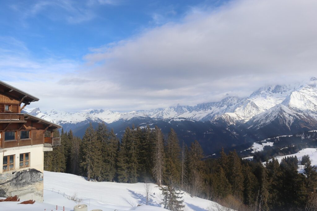 Immobilier de luxe : quand la pierre cesse d'obéir à la seule loi de l'adresse 26 green10 megeve 6374076 1920 1