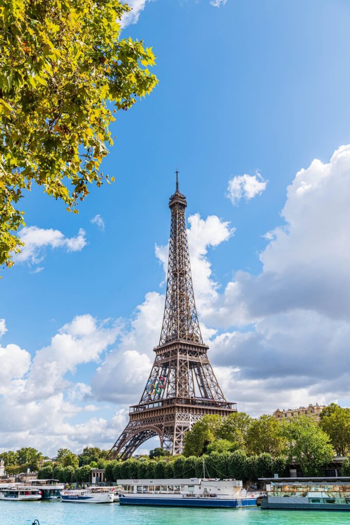 Immobilier de luxe : quand la pierre cesse d'obéir à la seule loi de l'adresse 27 martinophuc eiffel tower 9064240 1920