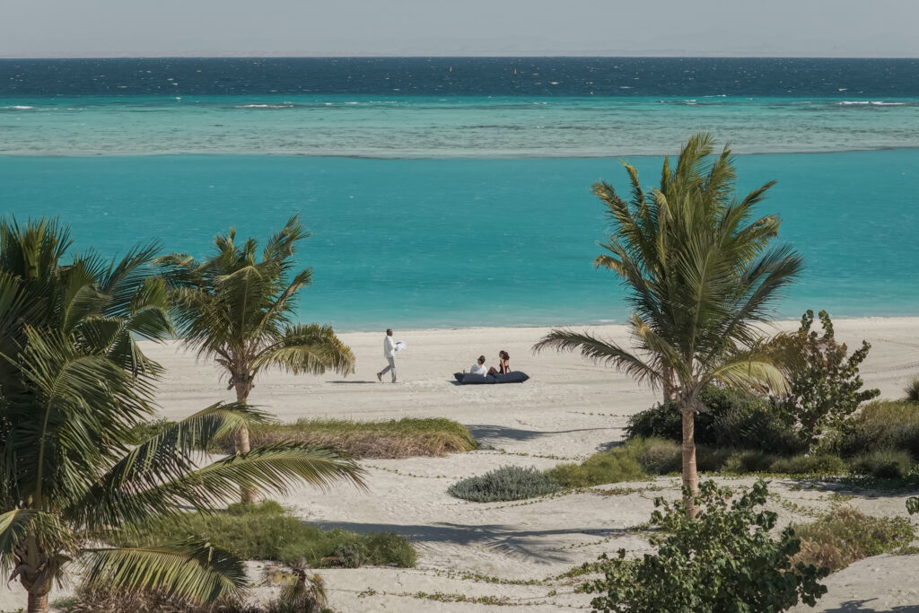 St. Regis Red Sea Resort : quand l'accès conditionne le luxe 120 sr red sea irisandlight 2026 15