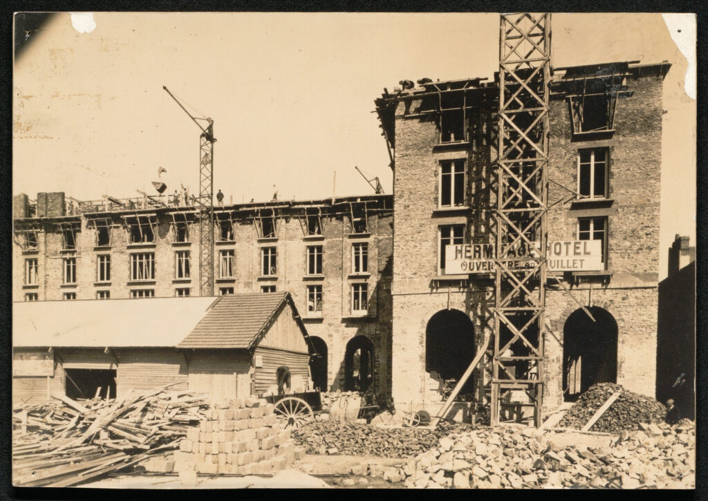 À La Baule, l'Hermitage fête un siècle en misant sur la longévité plutôt que la nostalgie 214 visuel archive l Hermitage Barriere La Baule construction