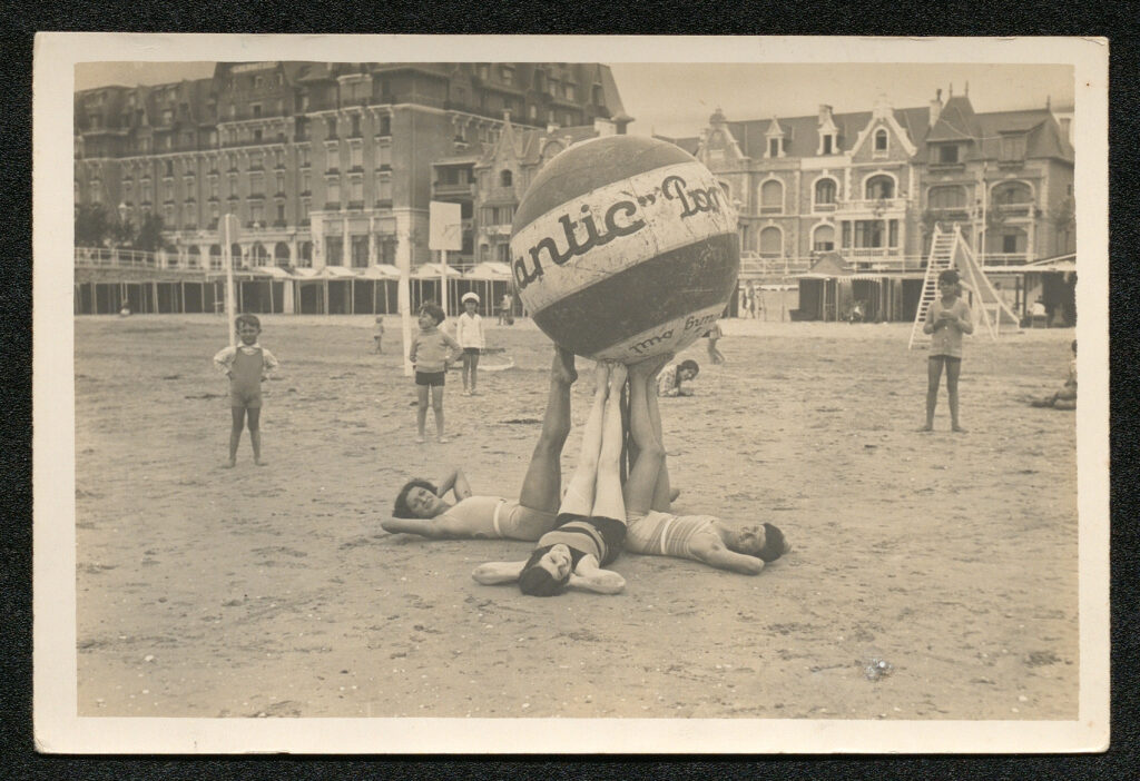 À La Baule, l'Hermitage fête un siècle en misant sur la longévité plutôt que la nostalgie 215 visuel archive l Hermitage Barriere La Baule2