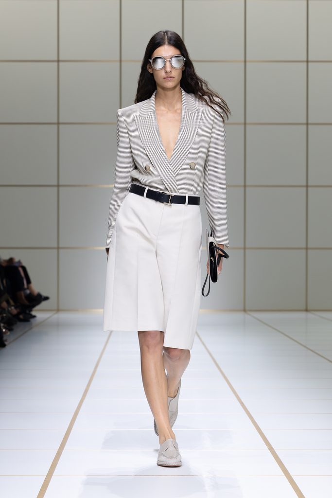 Giorgio Armani printemps-été 2027 : l’évolution sans rupture 26 002