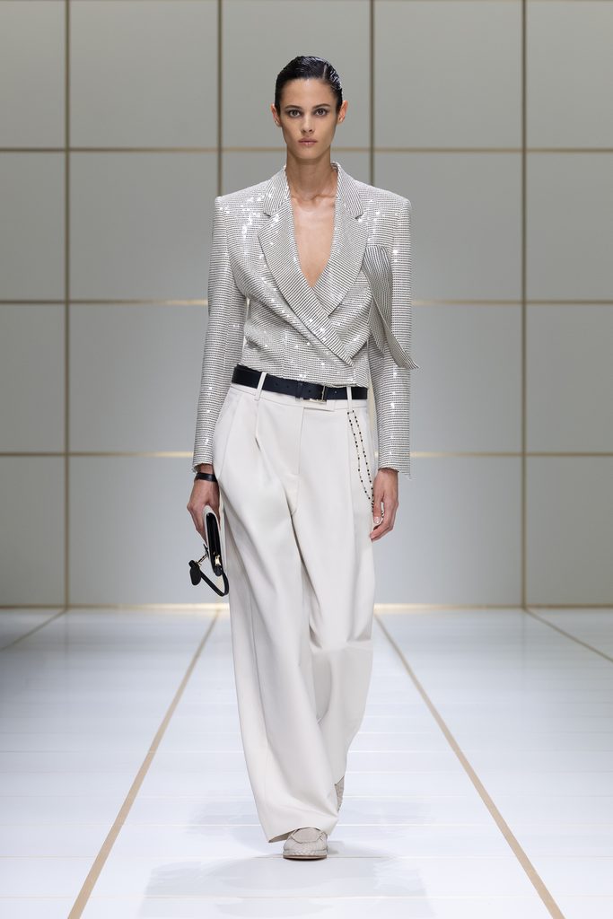 Giorgio Armani printemps-été 2027 : l’évolution sans rupture 27 003