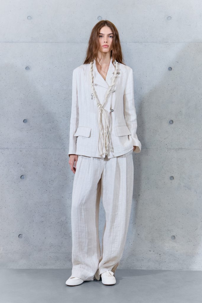Emporio Armani printemps-été 2027 : le temps inscrit dans la matière 27 003 03