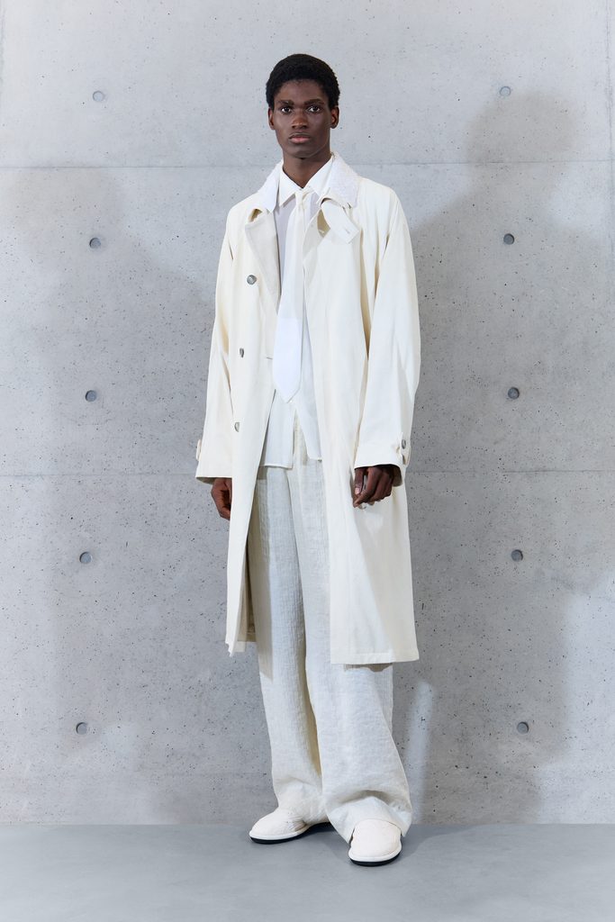 Emporio Armani printemps-été 2027 : le temps inscrit dans la matière 32 008 08