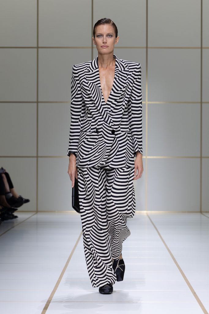 Giorgio Armani printemps-été 2027 : l’évolution sans rupture 33 009