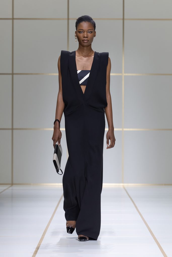 Giorgio Armani printemps-été 2027 : l’évolution sans rupture 35 011