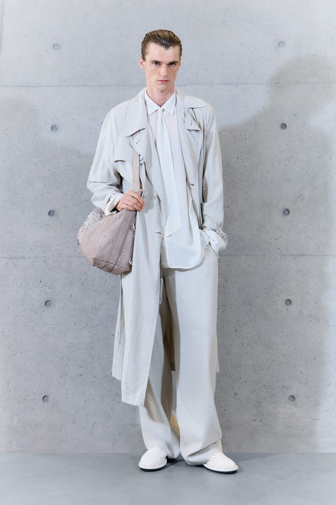 Emporio Armani printemps-été 2027 : le temps inscrit dans la matière 36 012 12