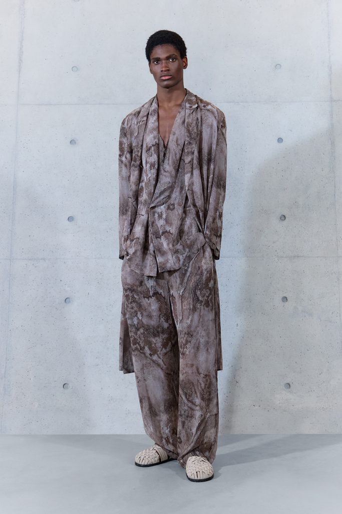 Emporio Armani printemps-été 2027 : le temps inscrit dans la matière 41 017 17
