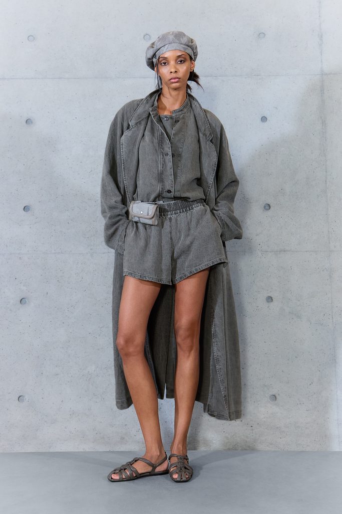 Emporio Armani printemps-été 2027 : le temps inscrit dans la matière 43 019 19