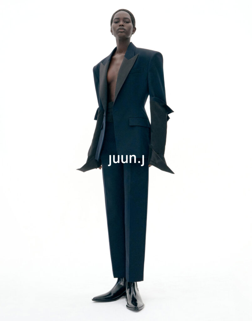 JUUN.J : le cosmos, ou l'ordre qui naît des contrastes 44 02 1