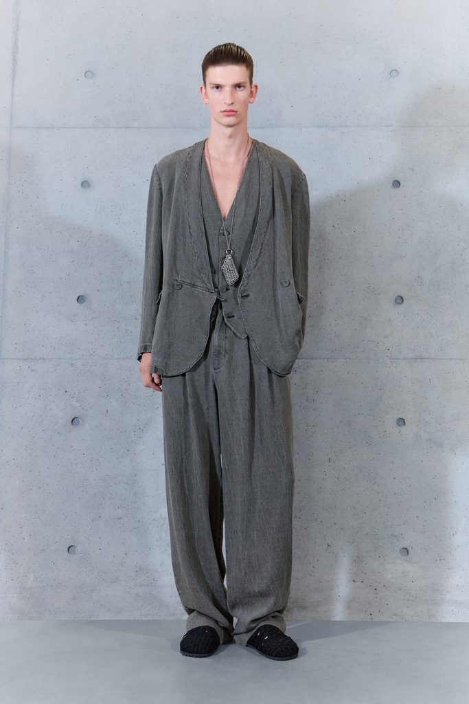 Emporio Armani printemps-été 2027 : le temps inscrit dans la matière 45 021 21