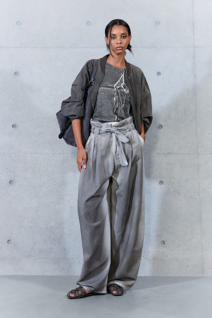Emporio Armani printemps-été 2027 : le temps inscrit dans la matière 47 023 23