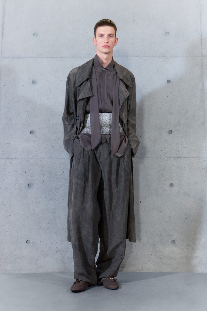 Emporio Armani printemps-été 2027 : le temps inscrit dans la matière 48 024 24