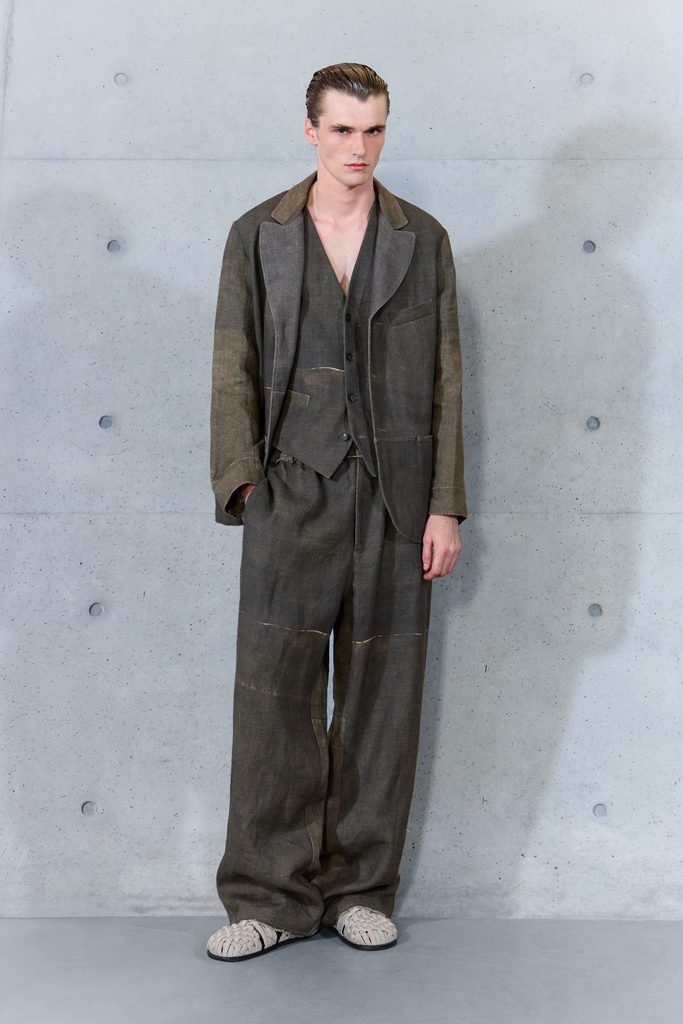 Emporio Armani printemps-été 2027 : le temps inscrit dans la matière 49 025 25