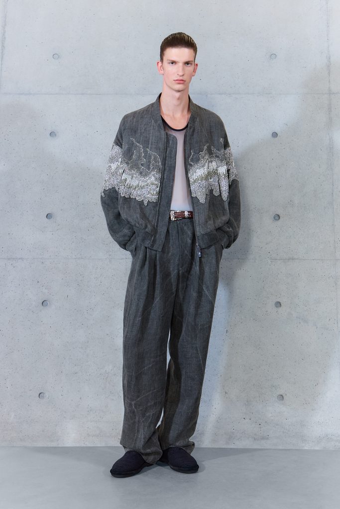 Emporio Armani printemps-été 2027 : le temps inscrit dans la matière 51 027 27