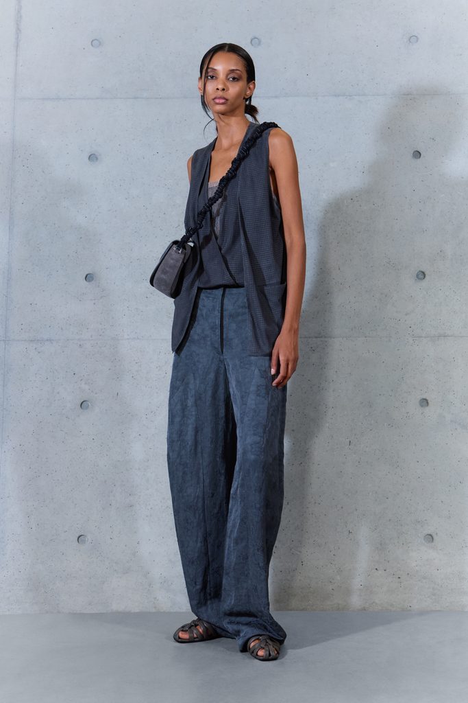 Emporio Armani printemps-été 2027 : le temps inscrit dans la matière 52 028 28