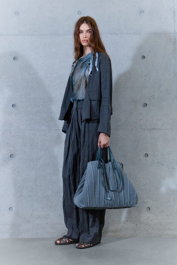 Emporio Armani printemps-été 2027 : le temps inscrit dans la matière 53 029 29